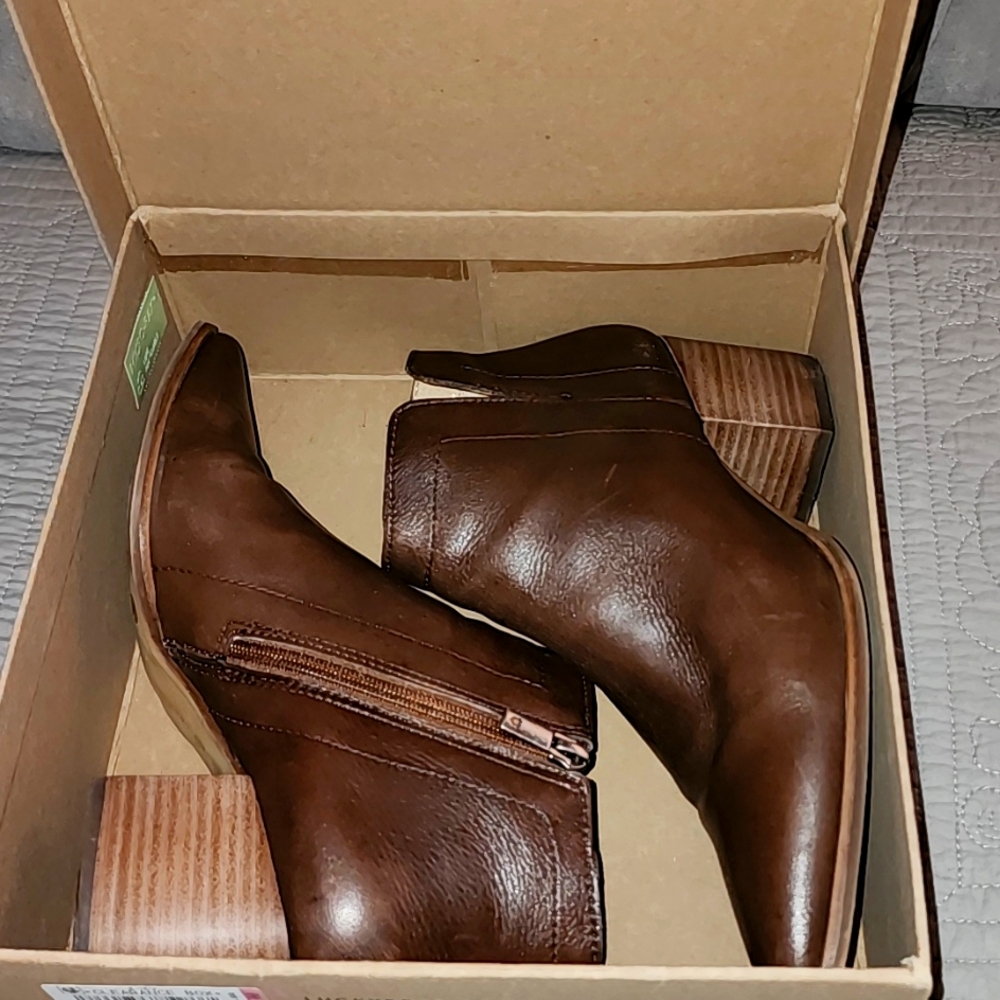 Womens Lucky Brand heeled booties size 10